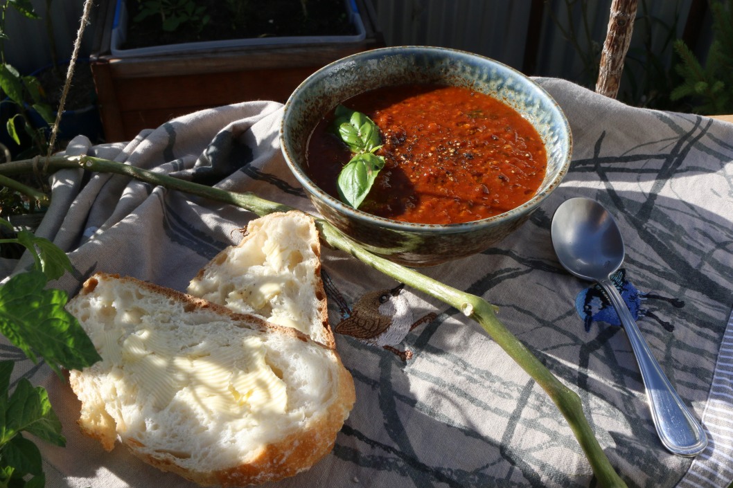 Fresh tomato soup with crusty bread